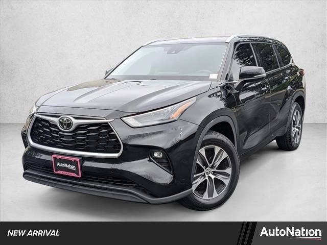 Used 2022 Toyota Highlander XLE