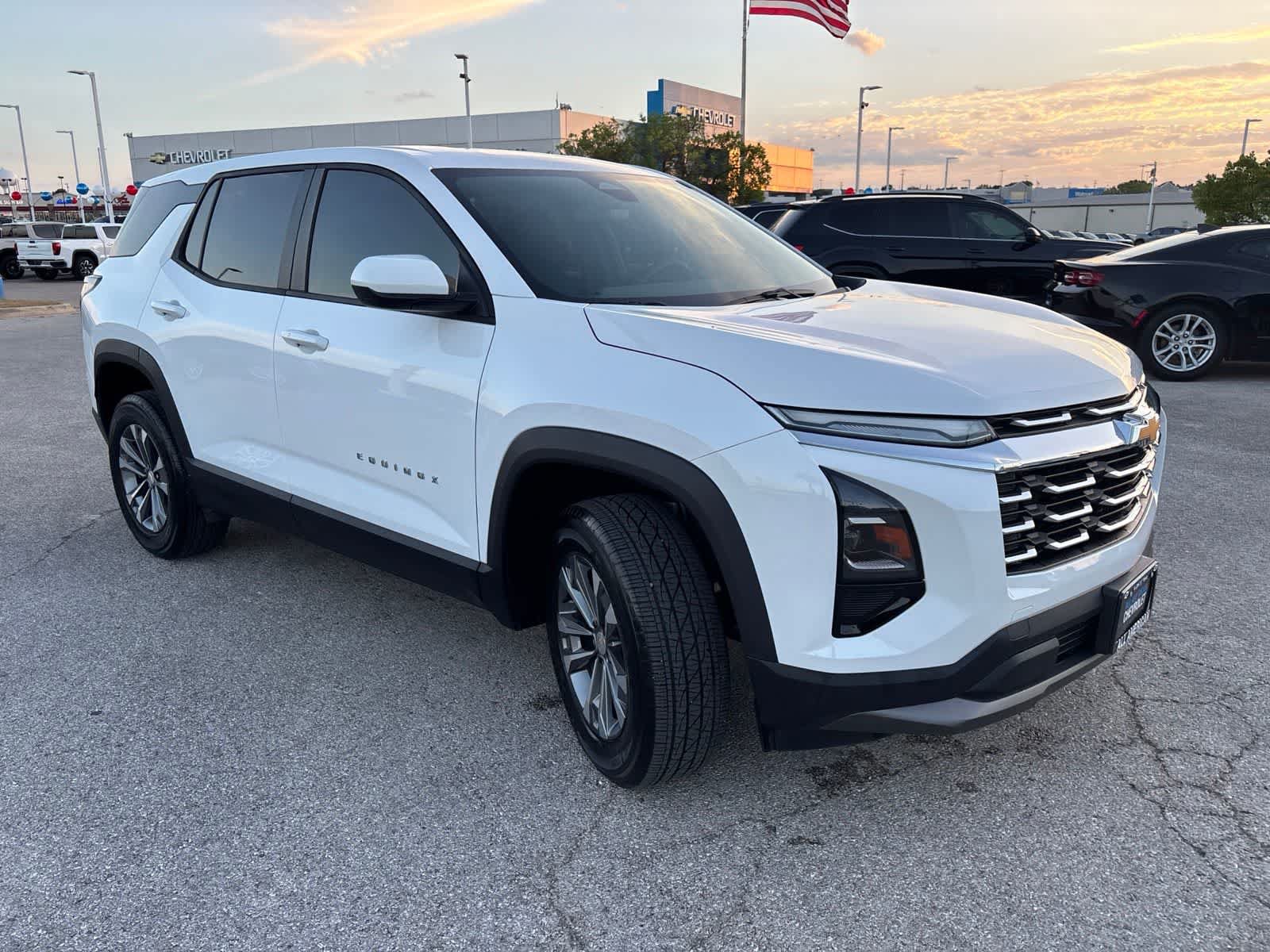 Used 2026 Chevrolet Equinox LT FWD image 2