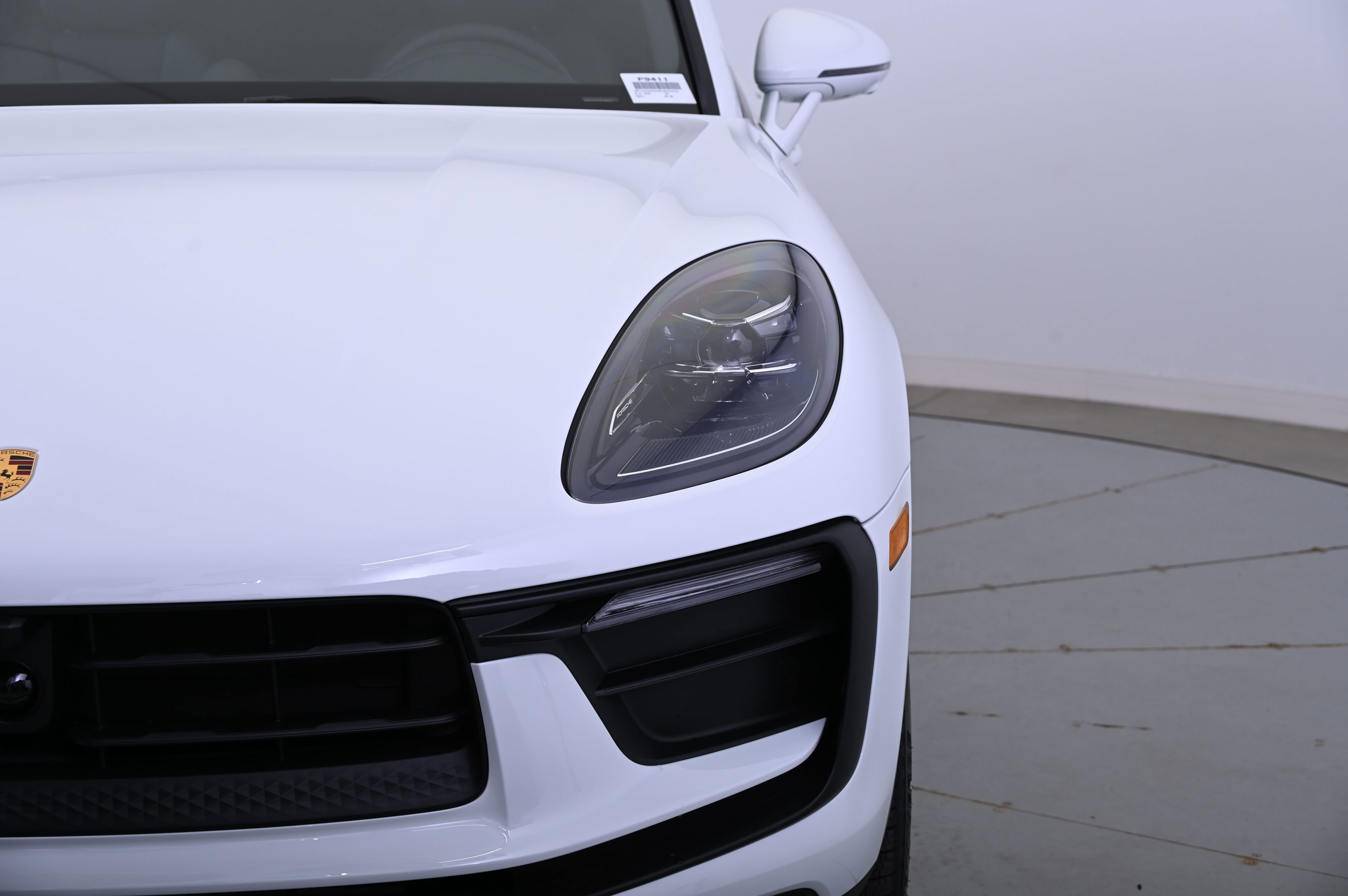 Certified 2025 Porsche Macan image 12