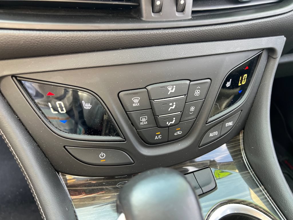Used 2020 Buick Envision Essence AWD/4WD image 29
