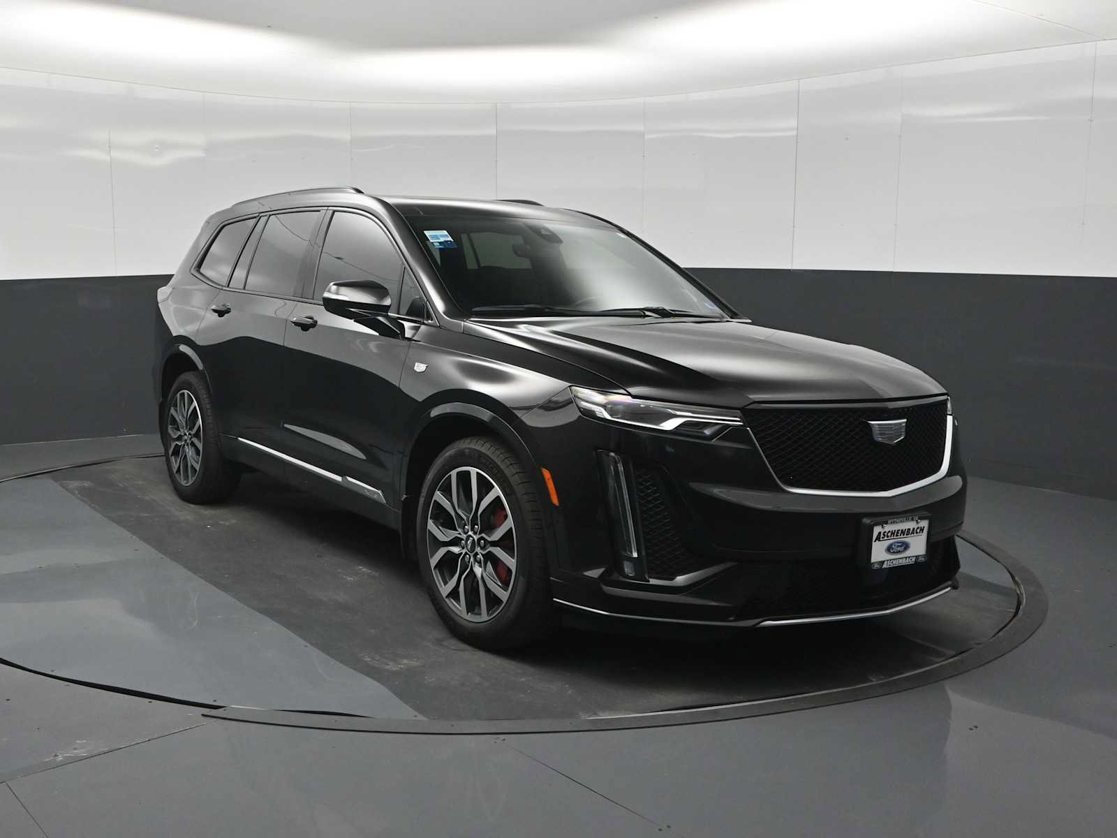 Used 2024 Cadillac XT6 Sport w/ Technology Package AWD/4WD image 2