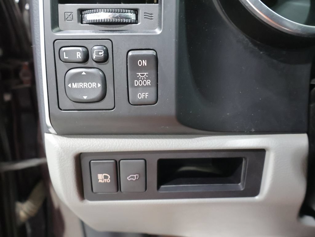 Used 2019 Toyota Sequoia Platinum AWD/4WD image 34