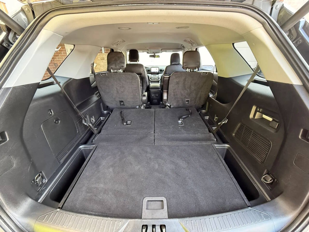 Used 2022 Ford Explorer XLT w/ Equipment Group 202A AWD/4WD image 27