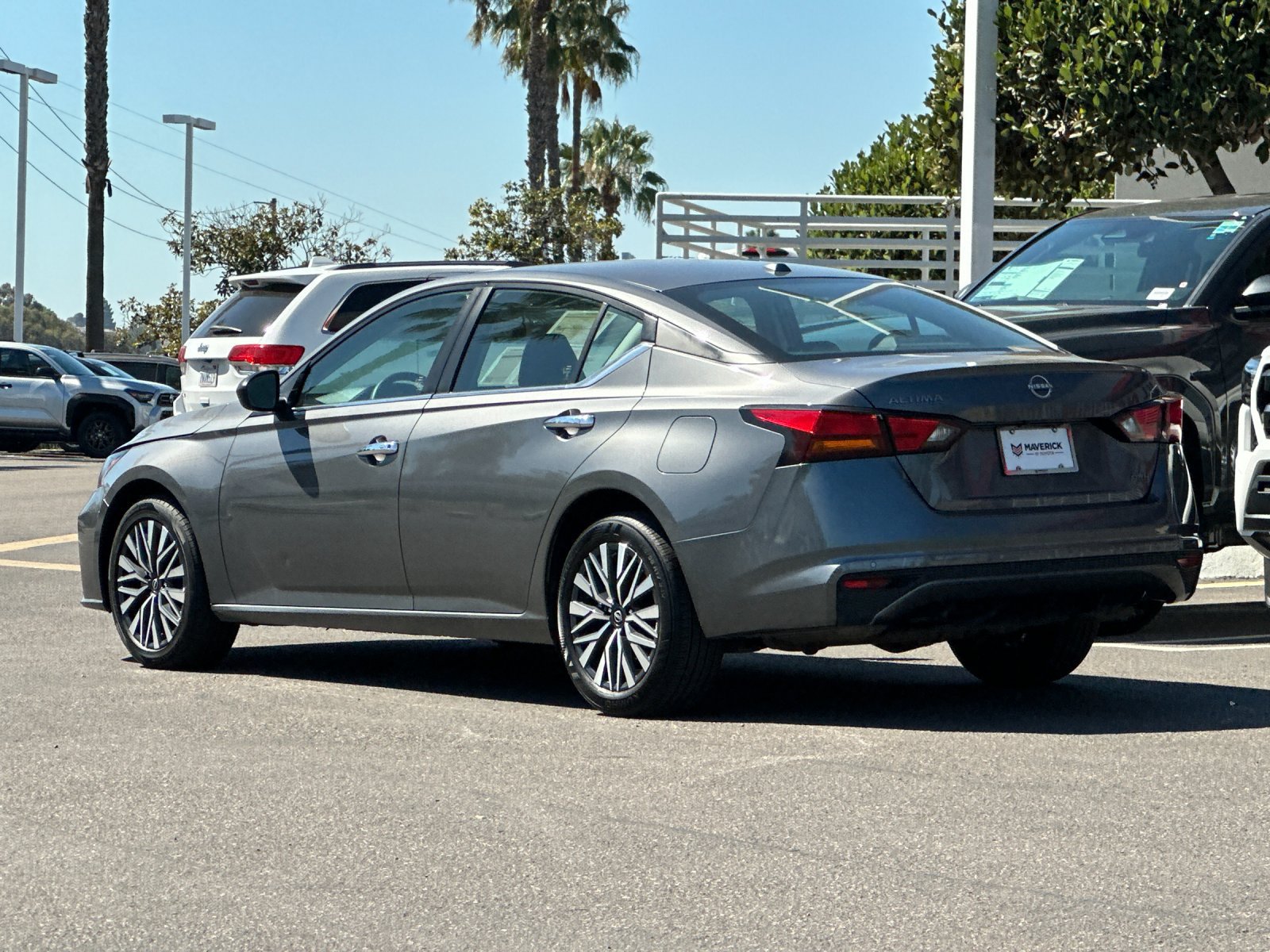 Used 2025 Nissan Altima 2.5 SV AWD/4WD image 3