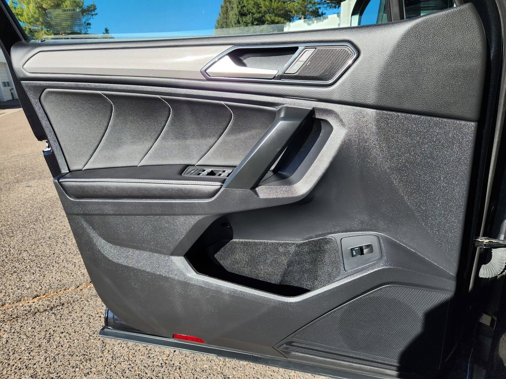 Certified 2024 Volkswagen Tiguan SE image 9
