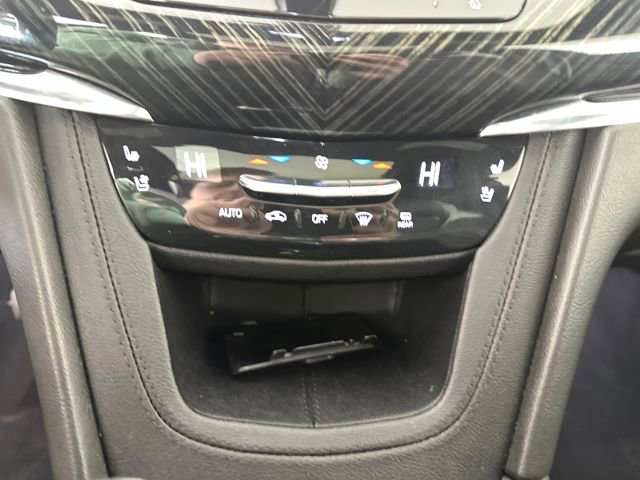 Used 2022 Cadillac XT6 Premium Luxury w/ Technology Package image 23