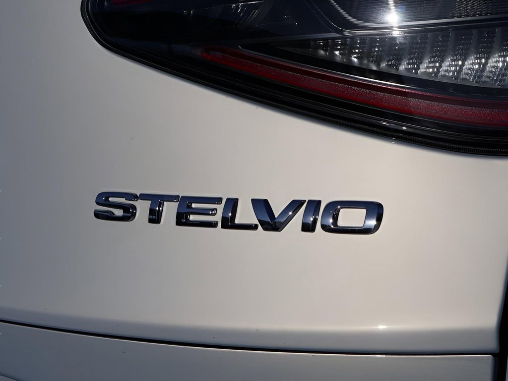 New 2025 Alfa Romeo Stelvio Sprint image 8