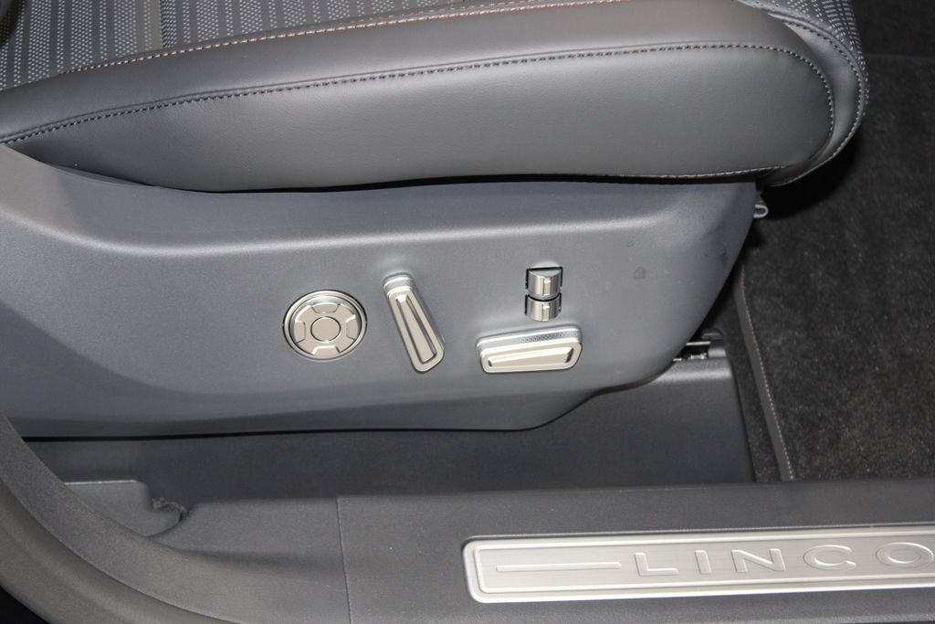 New 2026 Lincoln Nautilus Reserve AWD/4WD image 27