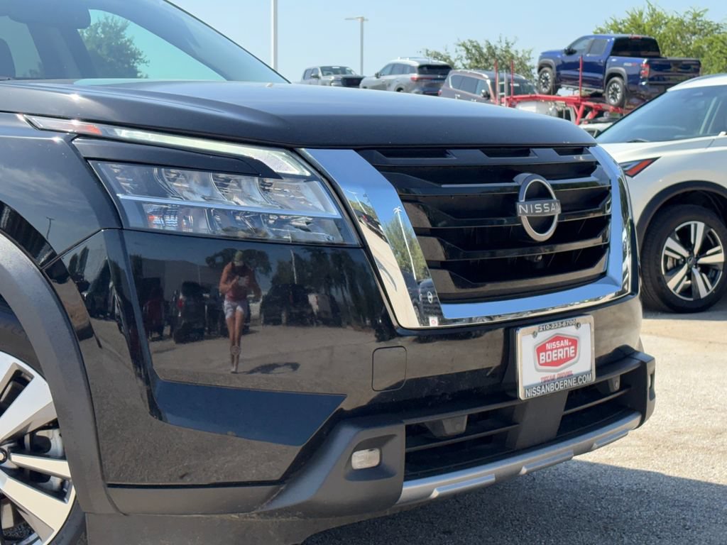 Certified 2022 Nissan Pathfinder SL FWD image 3