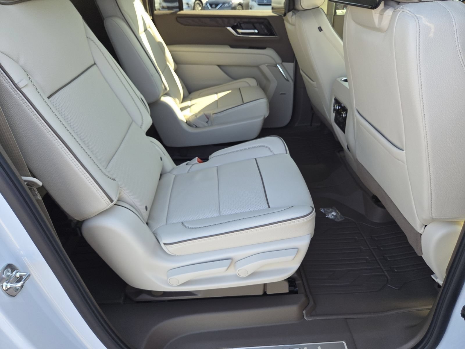 New 2026 GMC Yukon XL Denali w/ Denali Reserve Package AWD/4WD image 28