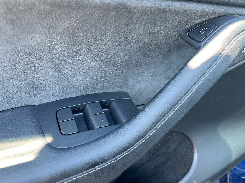 Used 2024 Tesla Model Y 2WD image 17