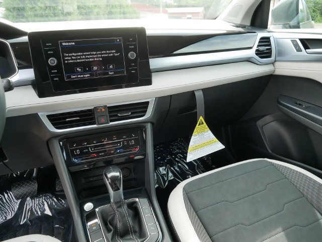 New 2026 Volkswagen Taos SE FWD image 10