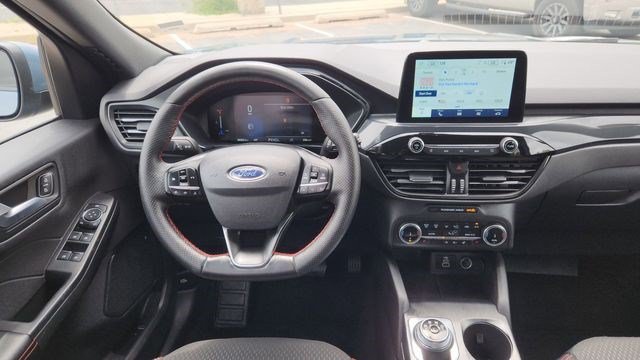 Certified 2025 Ford Escape ST-Line Select AWD/4WD image 25