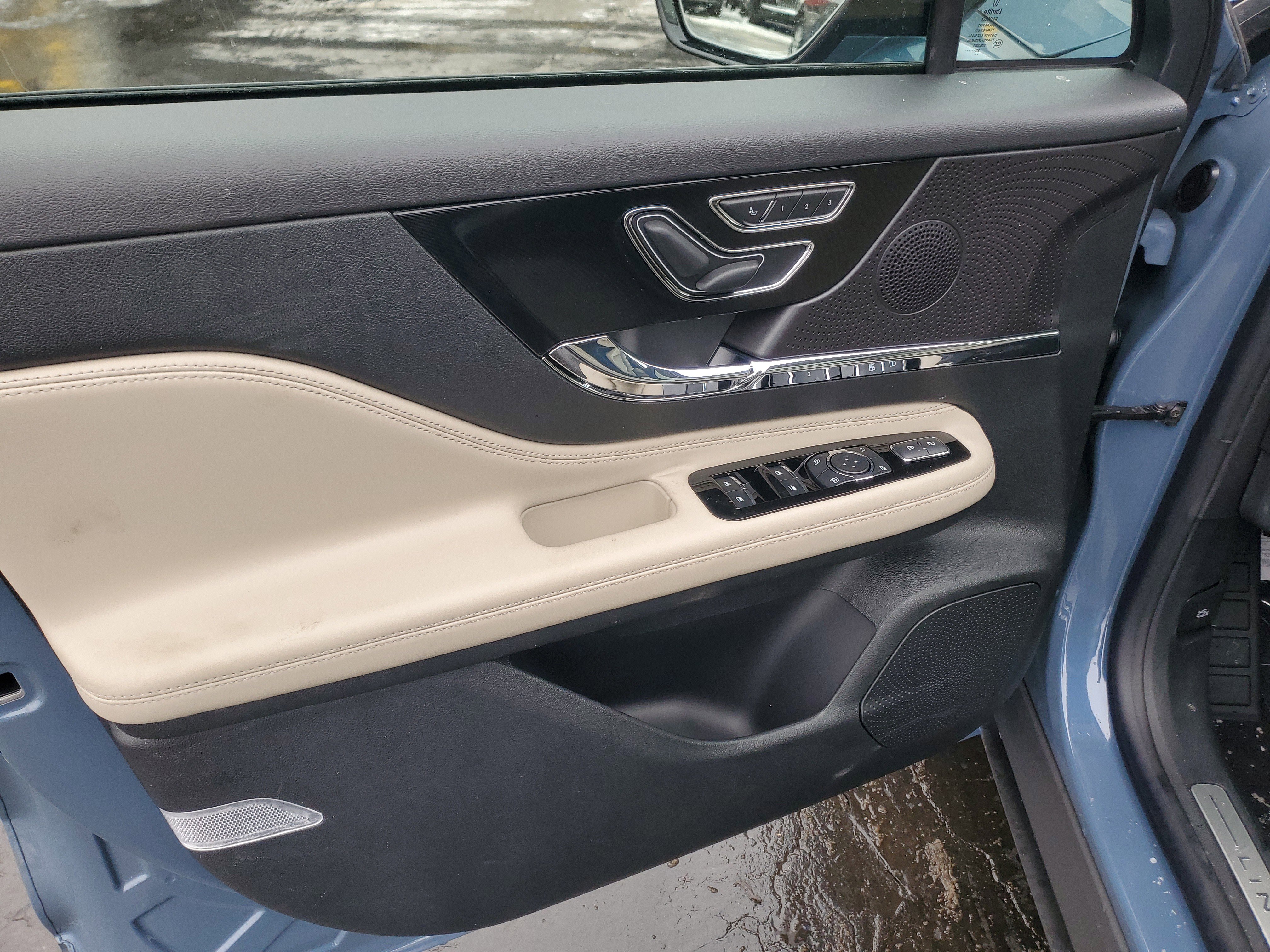 New 2026 Lincoln Corsair Premiere image 8