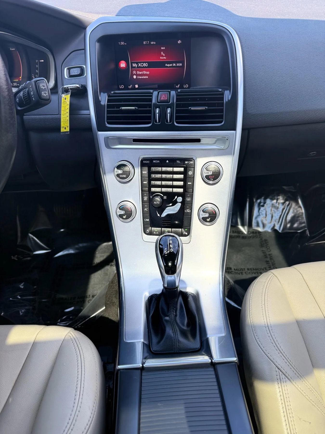 Used 2017 Volvo XC60 T6 Dynamic w/ Preferred Option Package image 22