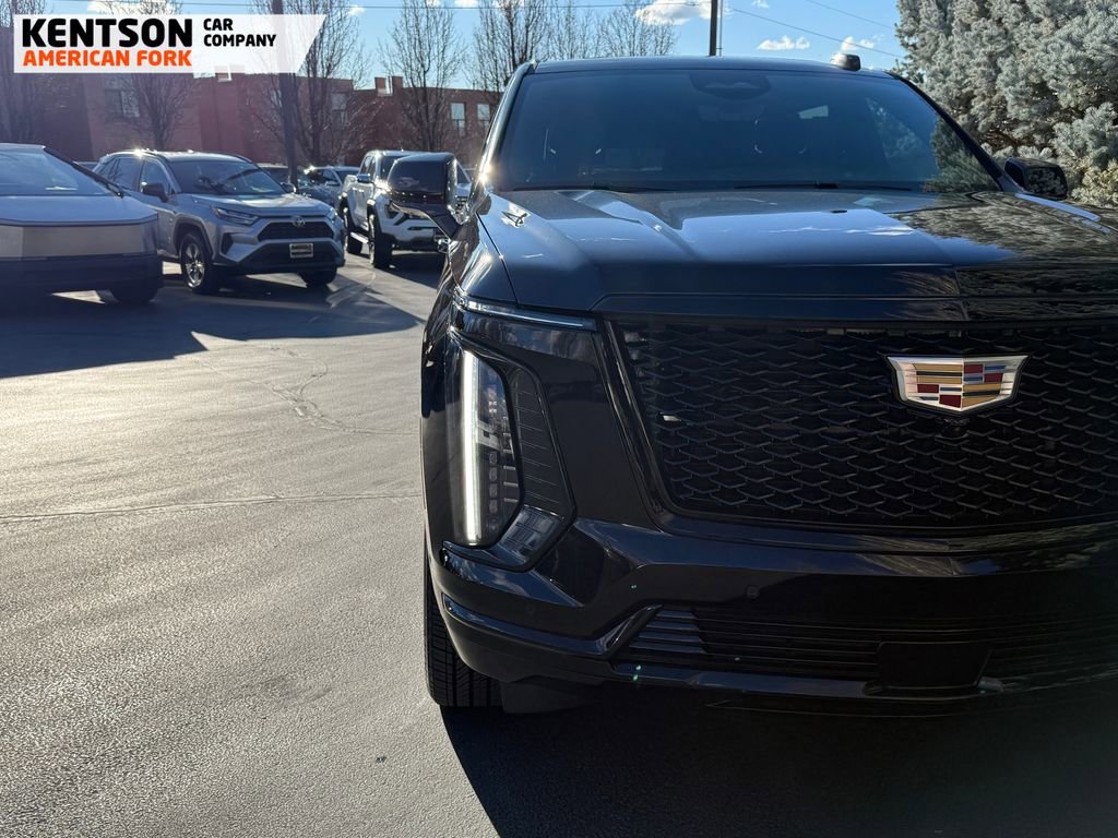 Used 2025 Cadillac Escalade ESV Sport image 13