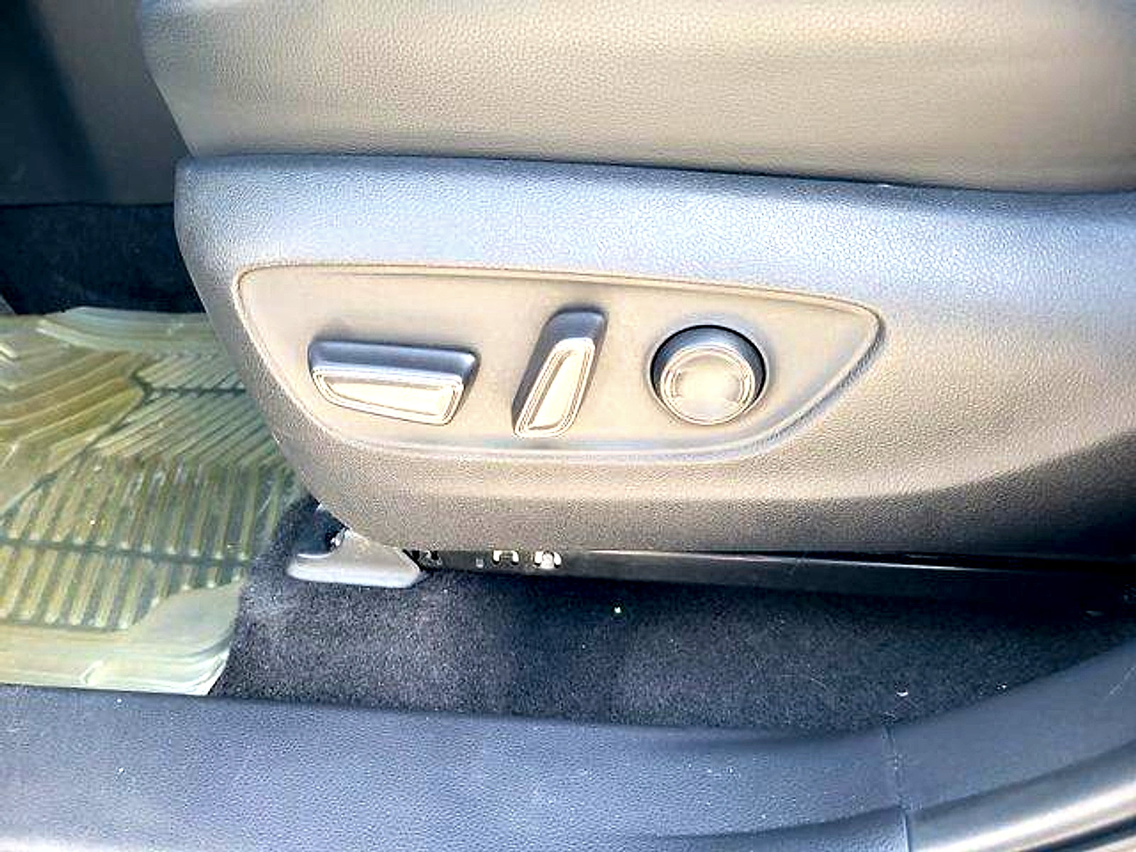 Used 2023 Toyota Highlander XLE FWD image 28