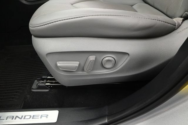 Used 2021 Toyota Highlander Limited FWD image 10