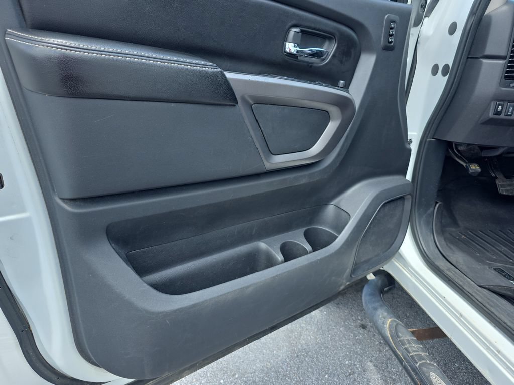 Used 2015 Nissan Titan PRO-4X w/ Pro-4x Luxury Package AWD/4WD image 18
