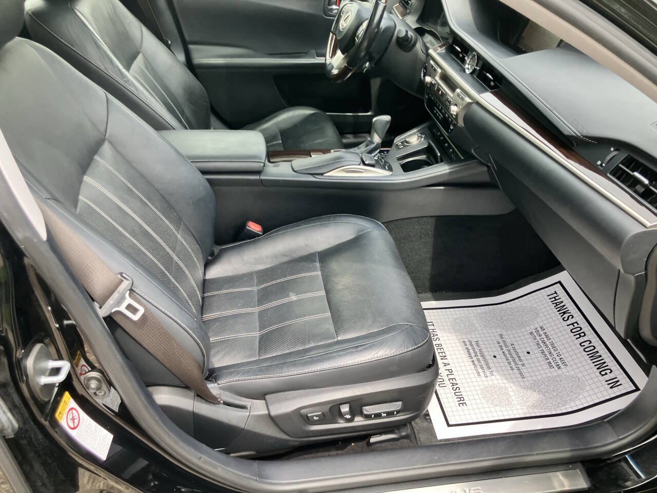 Used 2016 Lexus ES 300h w/ Luxury Package w/Wood Trim FWD image 30