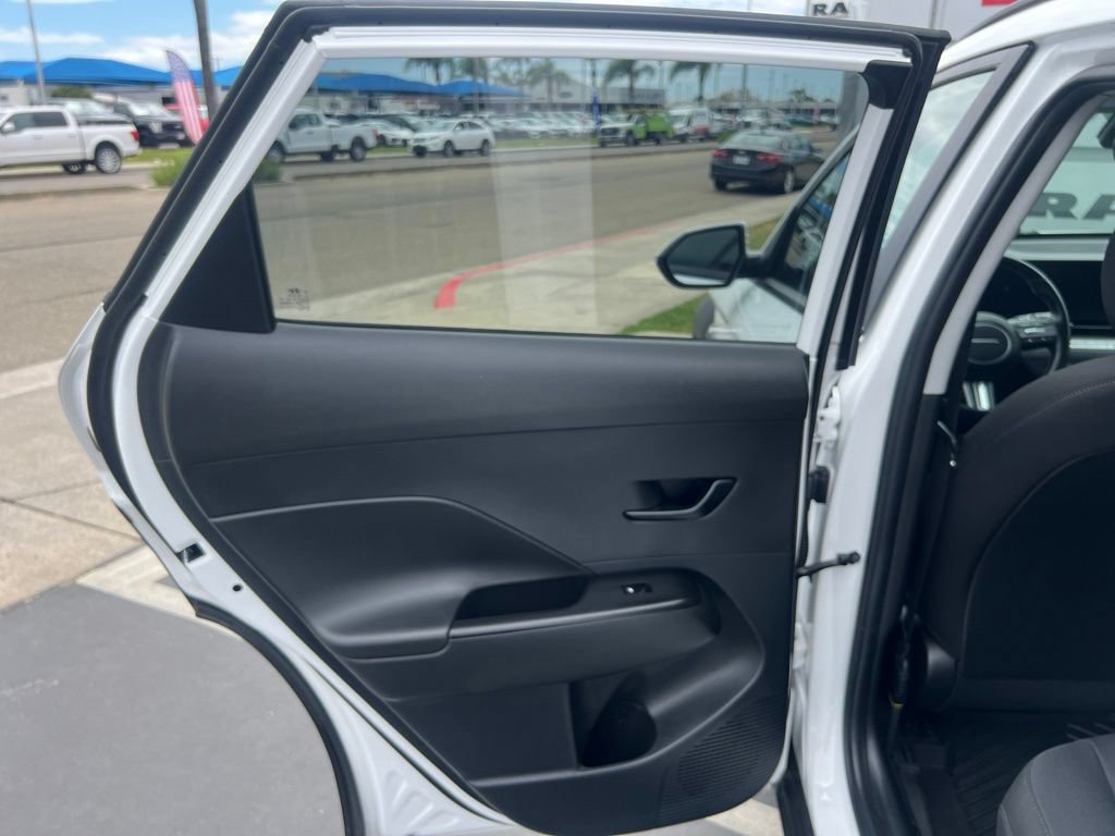 Used 2025 Hyundai Kona SEL AWD/4WD image 32