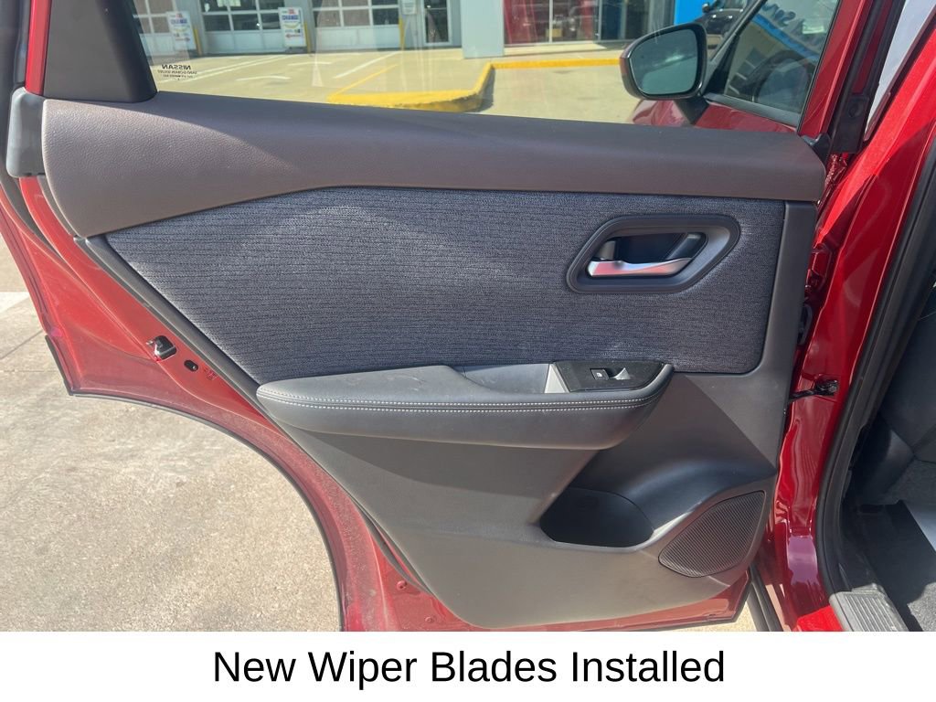 Used 2023 Nissan Rogue SV AWD/4WD image 10