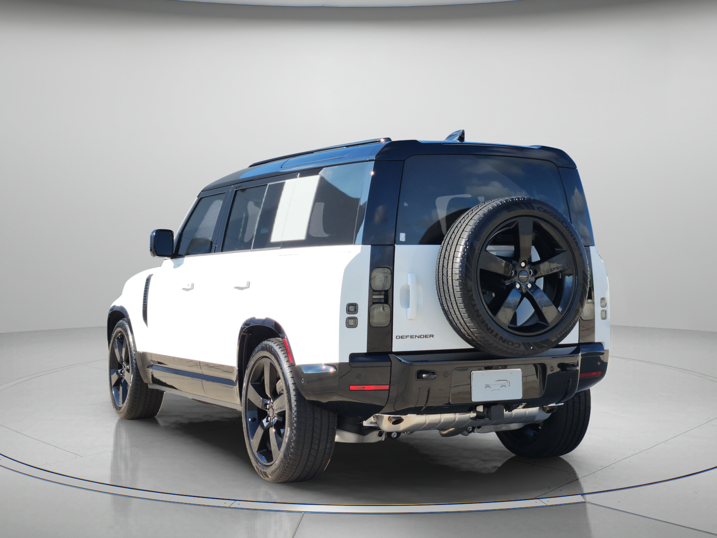 New 2026 Land Rover Defender 110 X-Dynamic SE AWD/4WD image 3