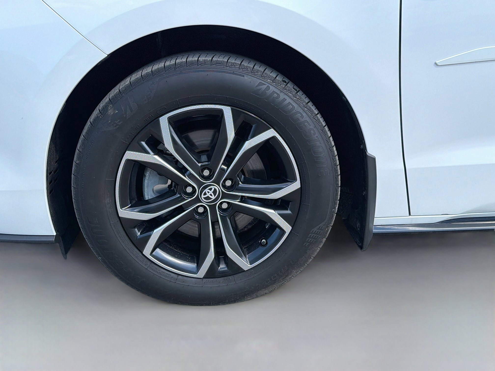 Used 2025 Toyota Sienna Platinum AWD/4WD image 41