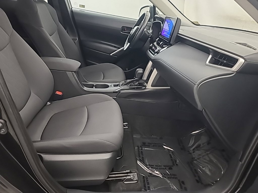 Used 2025 Toyota Corolla Cross LE FWD image 16