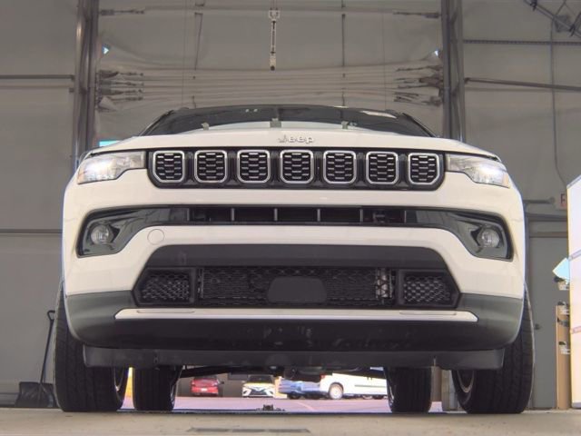 Used 2025 Jeep Compass Limited image 5