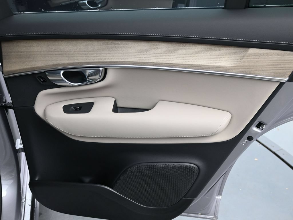 New 2026 Volvo XC90 B6 Plus w/ Protection Package Premier AWD/4WD image 15