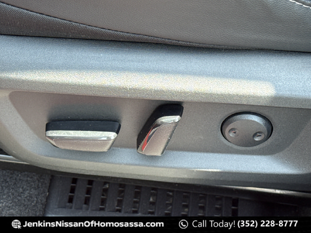 Certified 2025 Nissan Rogue SL FWD image 34