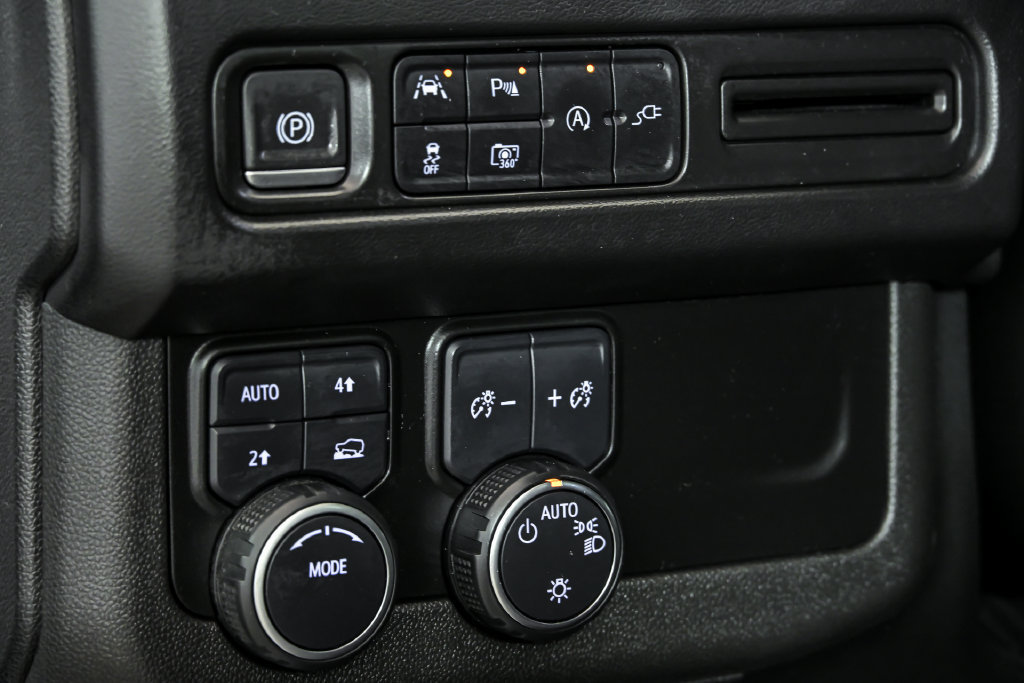 Used 2022 Chevrolet Tahoe RST w/ Luxury Package AWD/4WD image 18