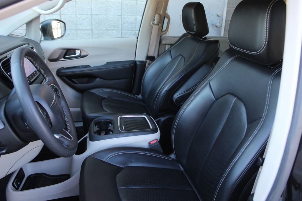 Used 2023 Chrysler Pacifica Touring-L FWD image 30