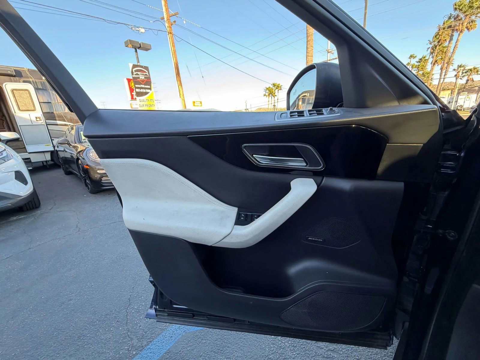 Used 2019 Jaguar F-PACE R-Sport image 13