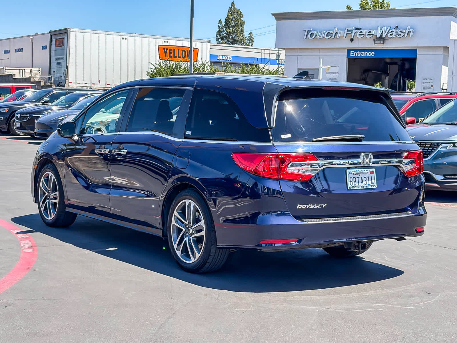 Used 2018 Honda Odyssey EX image 2