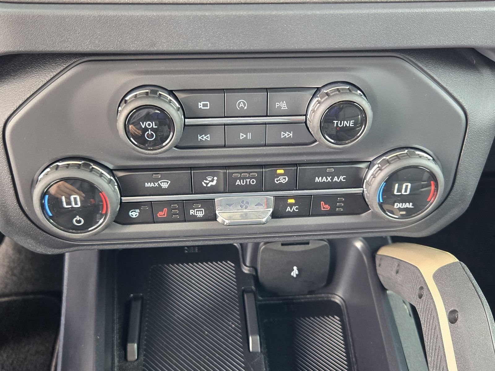 Used 2025 Ford Bronco Badlands AWD/4WD image 17