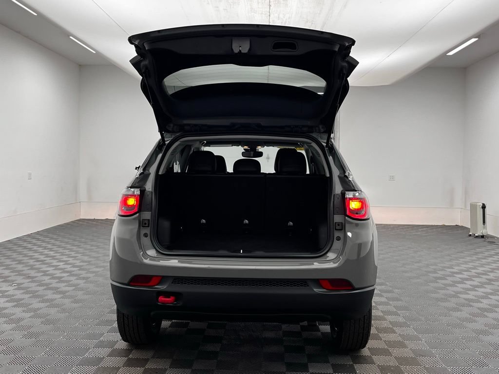 Used 2022 Jeep Compass Trailhawk AWD/4WD image 10
