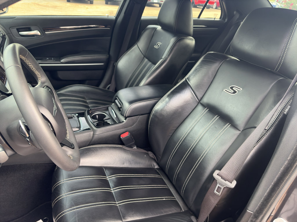 Used 2023 Chrysler 300 S RWD image 7