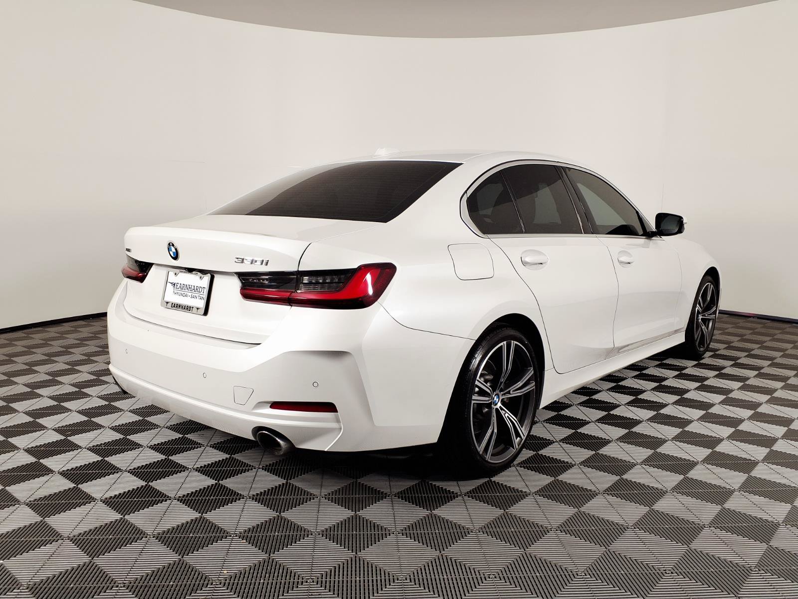 Used 2024 BMW 330i xDrive Sedan w/ Premium Package AWD/4WD image 4