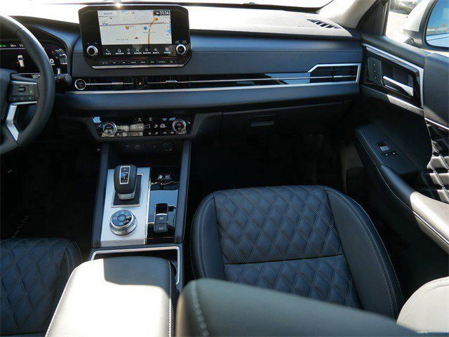 Used 2025 Mitsubishi Outlander SEL image 12