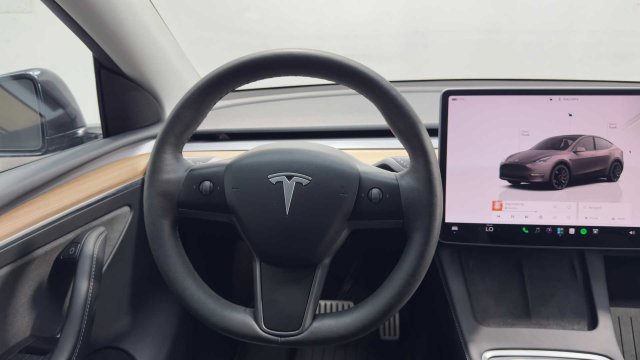 Used 2024 Tesla Model Y Performance AWD/4WD image 18