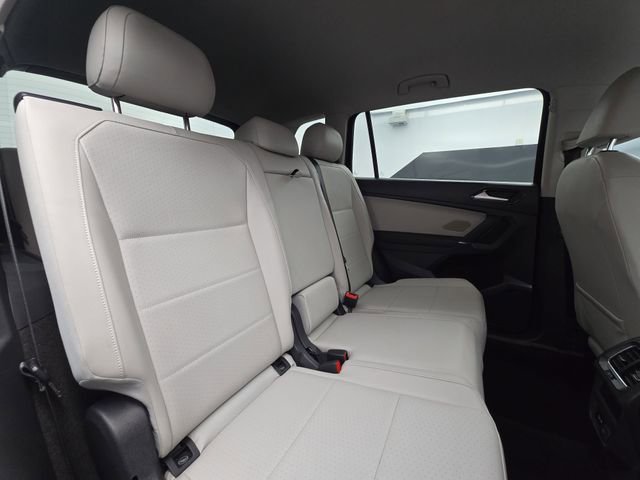 Used 2018 Volkswagen Tiguan SE image 43