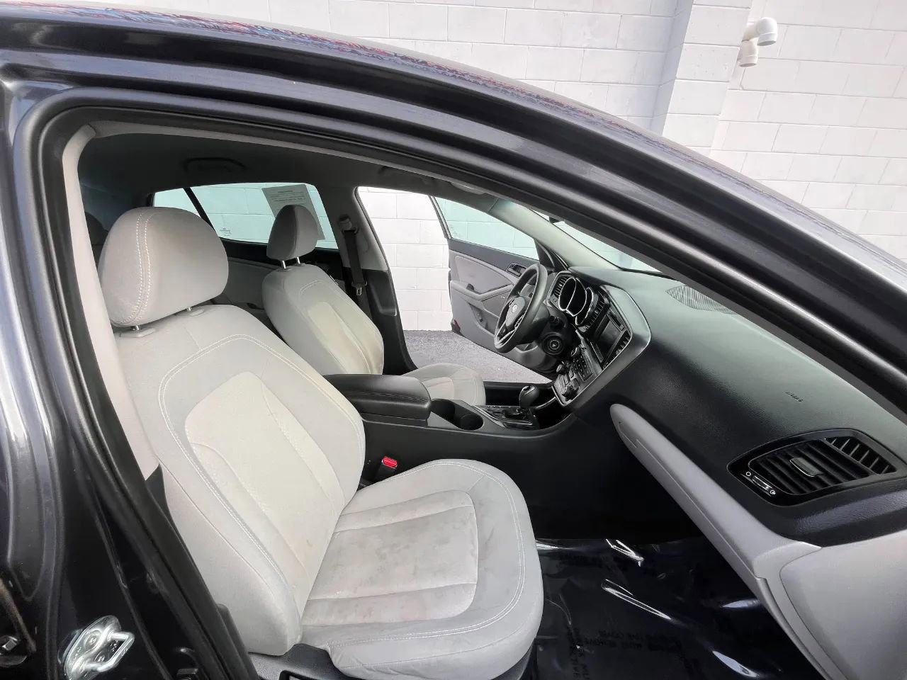 Used 2011 Kia Optima LX w/ Technology Pkg image 16