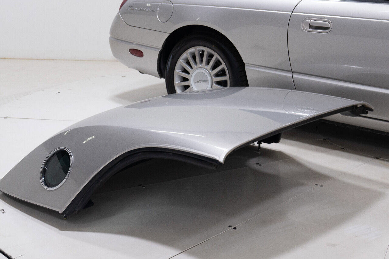 Used 2005 Ford Thunderbird Deluxe image 27