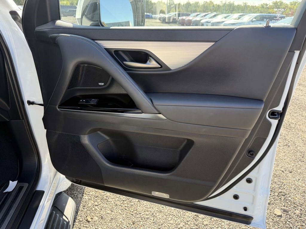 Used 2024 Lexus LX 600 F Sport image 18