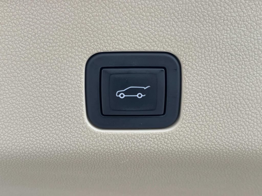 Certified 2024 Cadillac Escalade ESV Premium Luxury AWD/4WD image 14