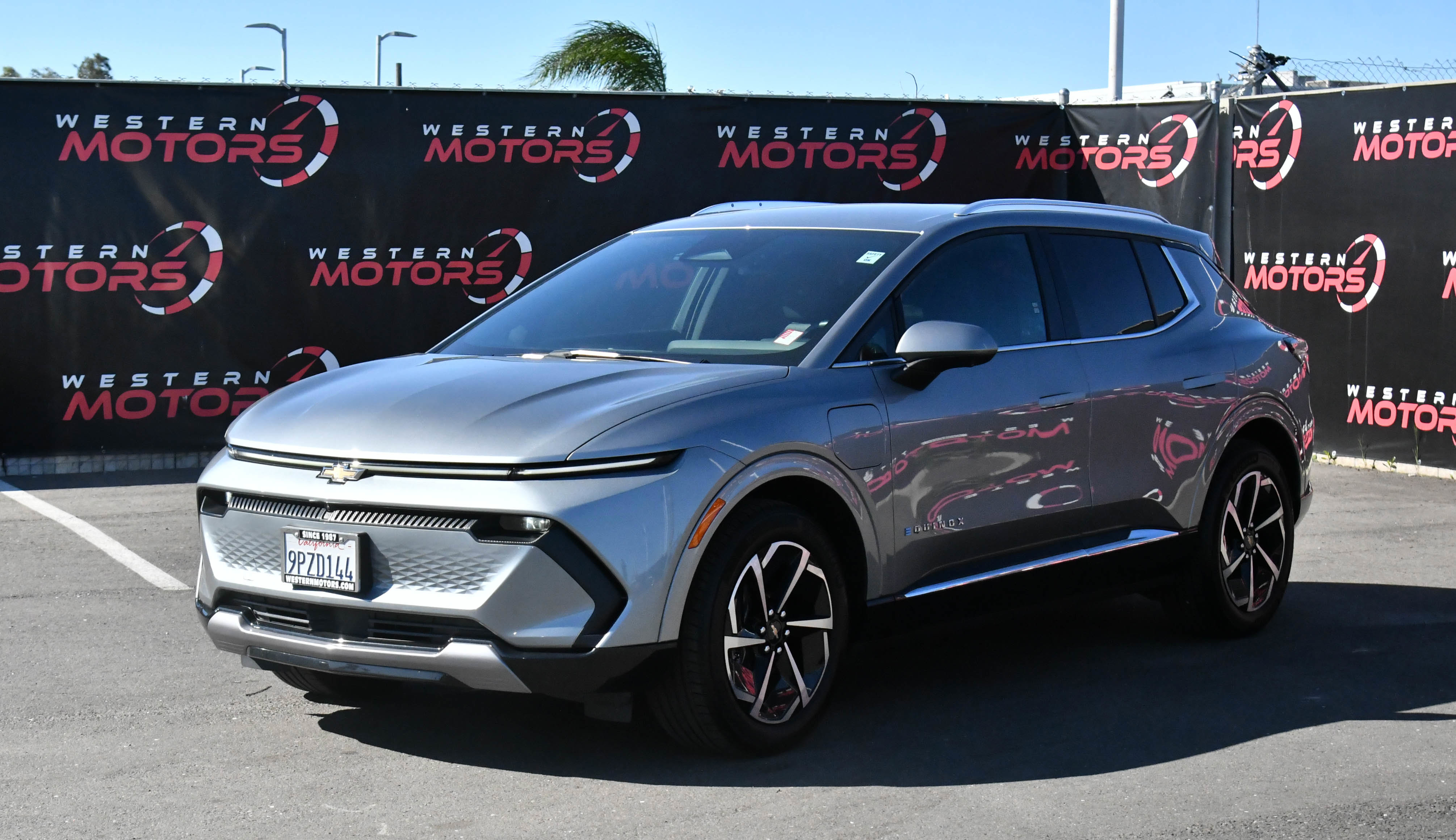 Used 2025 Chevrolet Equinox EV LT w/ Convenience Package image 3