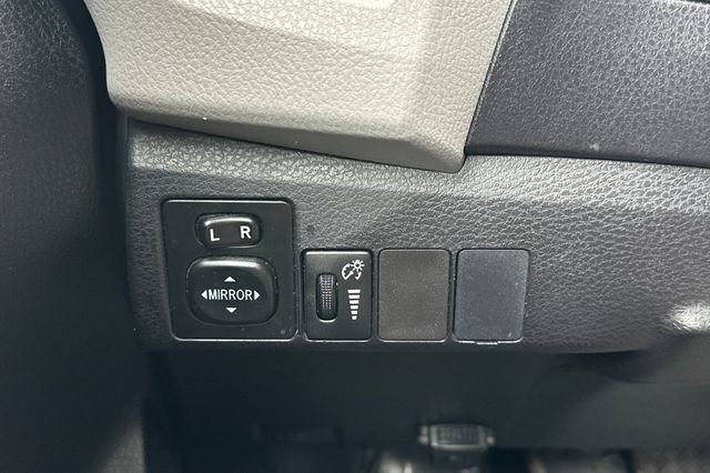 Used 2015 Toyota Corolla LE image 29