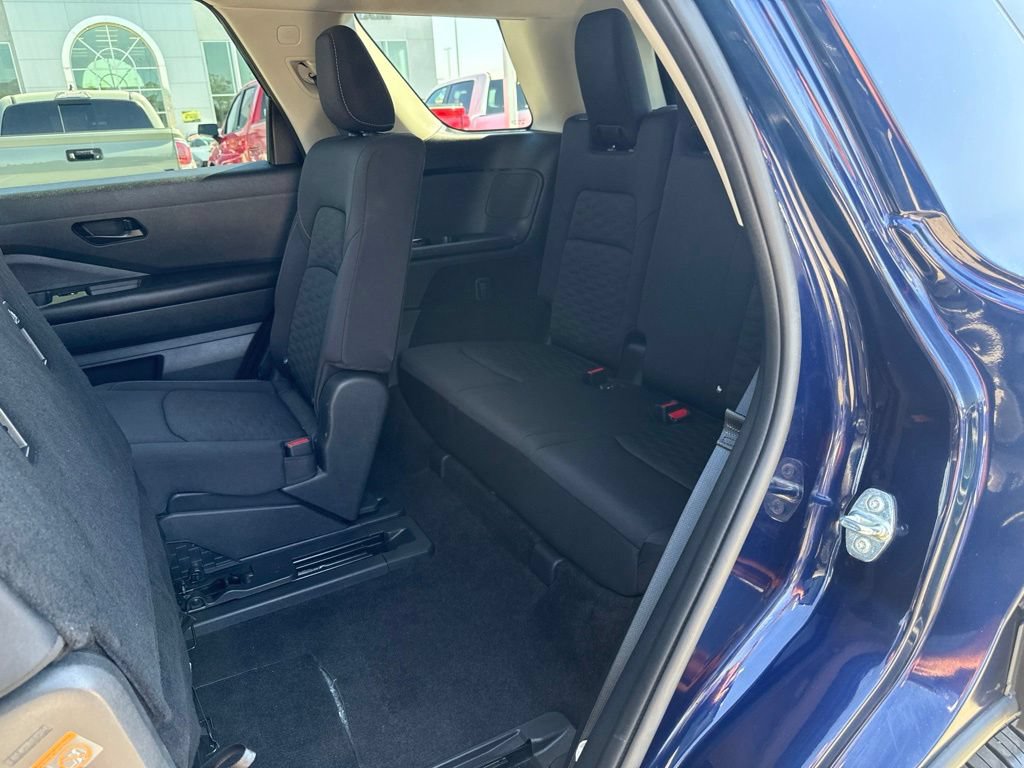 Used 2024 Nissan Pathfinder SV FWD image 21